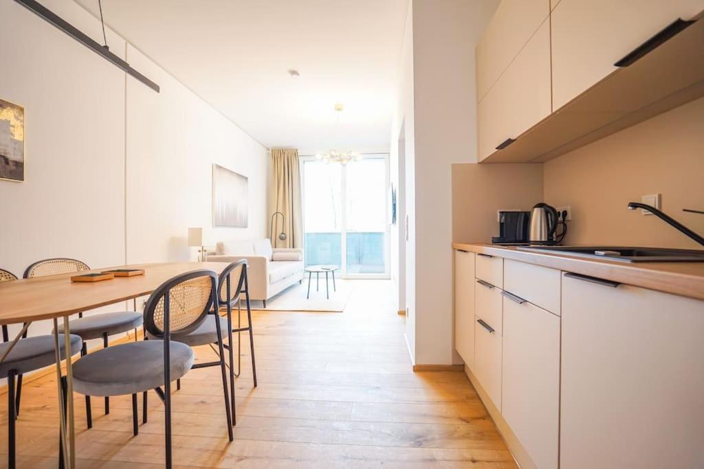 וינה Executive Suite W/ Rooftop Pool מראה חיצוני תמונה