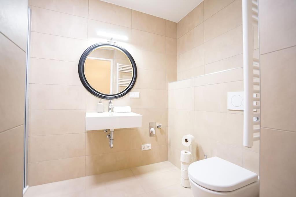 וינה Executive Suite W/ Rooftop Pool מראה חיצוני תמונה