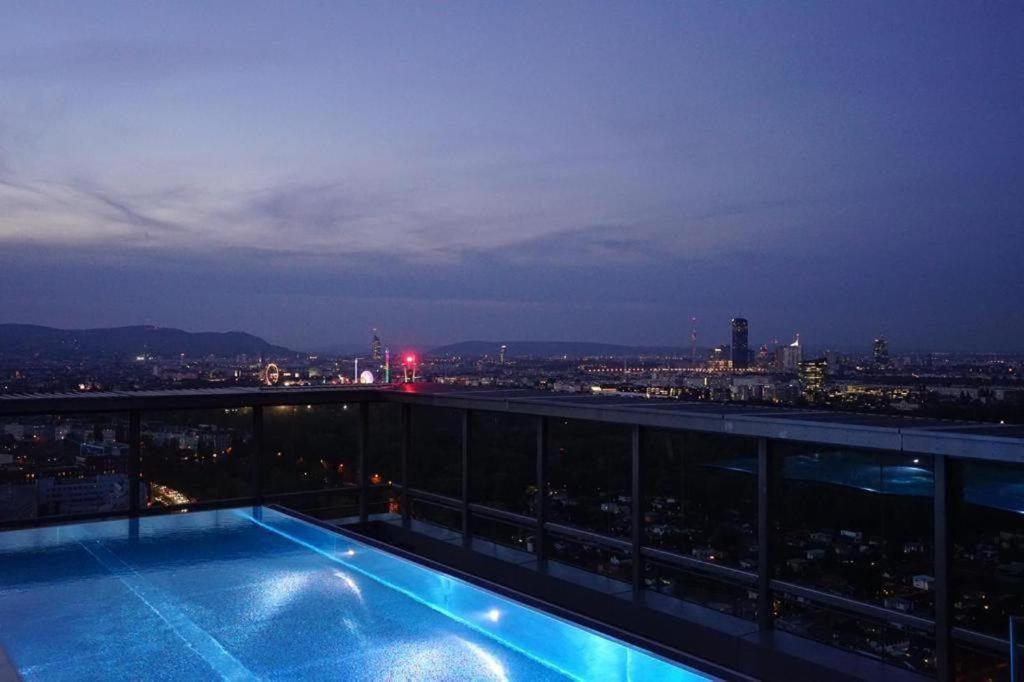 וינה Executive Suite W/ Rooftop Pool מראה חיצוני תמונה