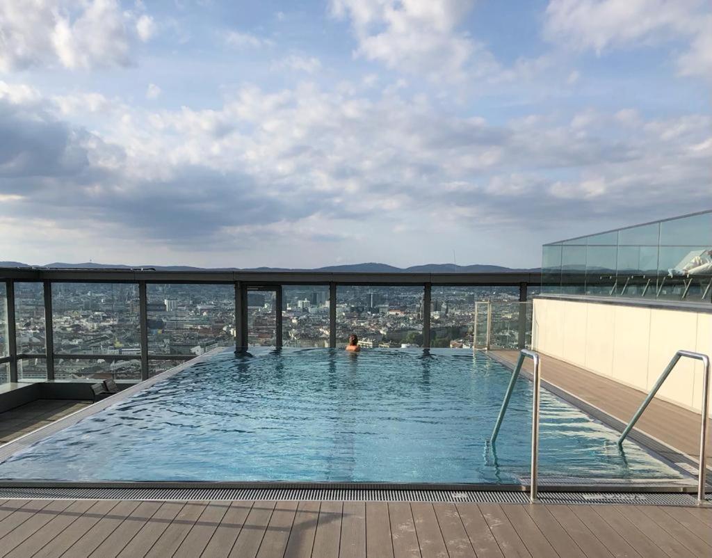 וינה Executive Suite W/ Rooftop Pool מראה חיצוני תמונה